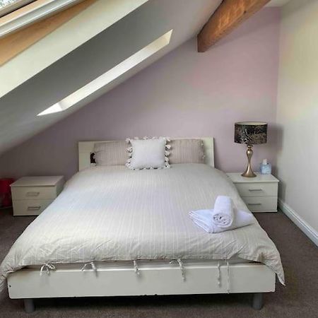 Appartamento Contemporary Duplex - Private Patio & Parking Stockport Esterno foto