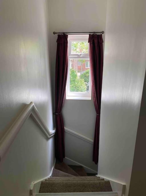 Appartamento Contemporary Duplex - Private Patio & Parking Stockport Esterno foto