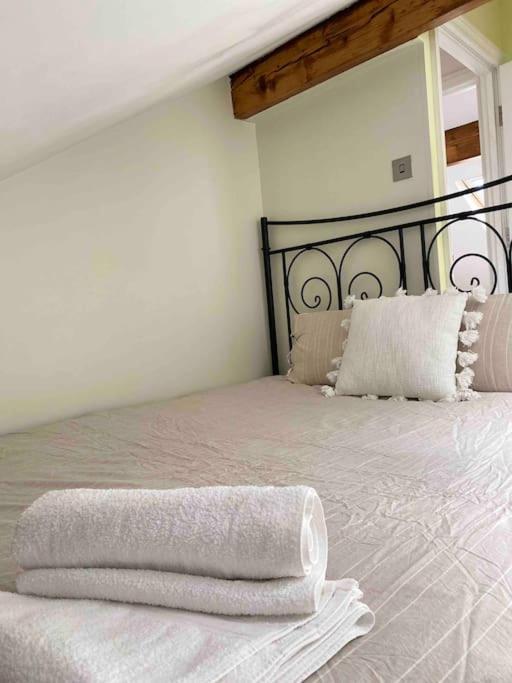 Appartamento Contemporary Duplex - Private Patio & Parking Stockport Esterno foto