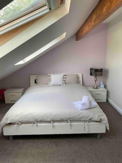 Appartamento Contemporary Duplex - Private Patio & Parking Stockport Esterno foto