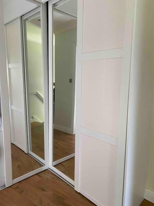 Appartamento Contemporary Duplex - Private Patio & Parking Stockport Esterno foto