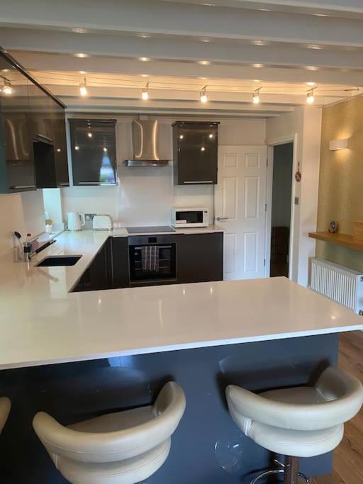 Appartamento Contemporary Duplex - Private Patio & Parking Stockport Esterno foto