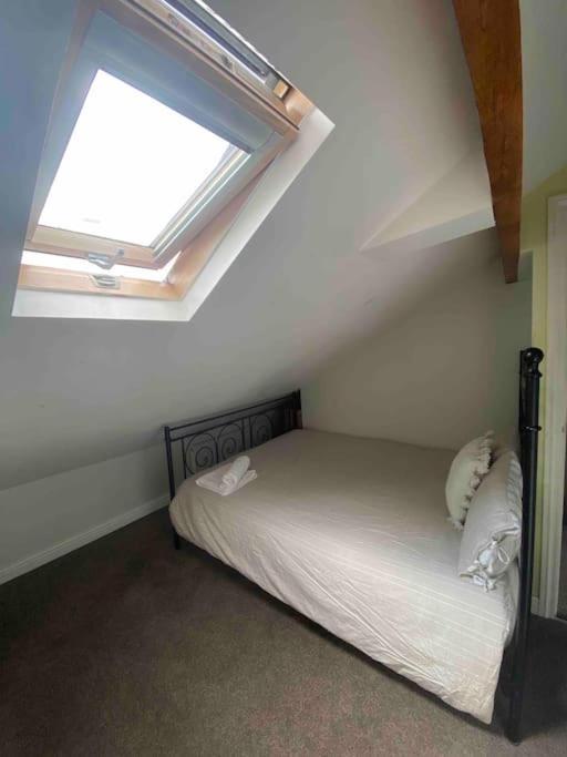 Appartamento Contemporary Duplex - Private Patio & Parking Stockport Esterno foto