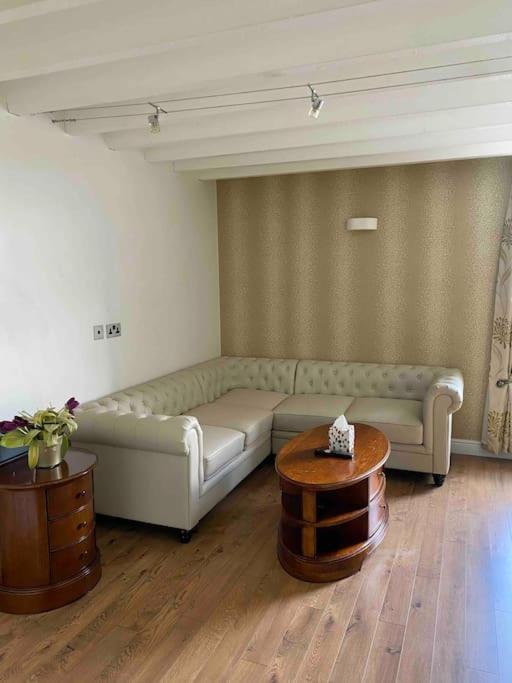 Appartamento Contemporary Duplex - Private Patio & Parking Stockport Esterno foto