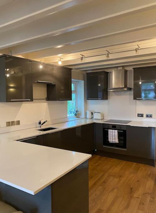 Appartamento Contemporary Duplex - Private Patio & Parking Stockport Esterno foto