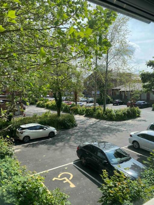 Appartamento Contemporary Duplex - Private Patio & Parking Stockport Esterno foto